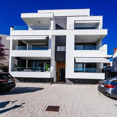 Isabela Prague With Front Apartman