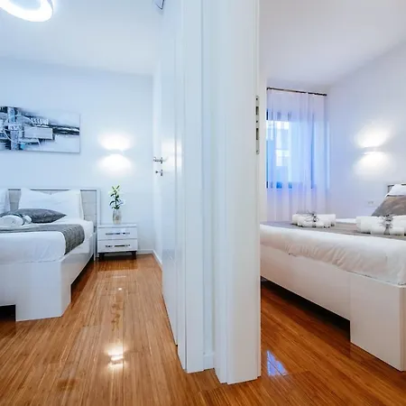 Apartment Isabela Prague With Front *