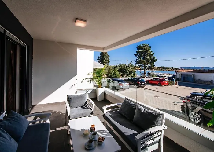 Isabela Prague With Front * Zára