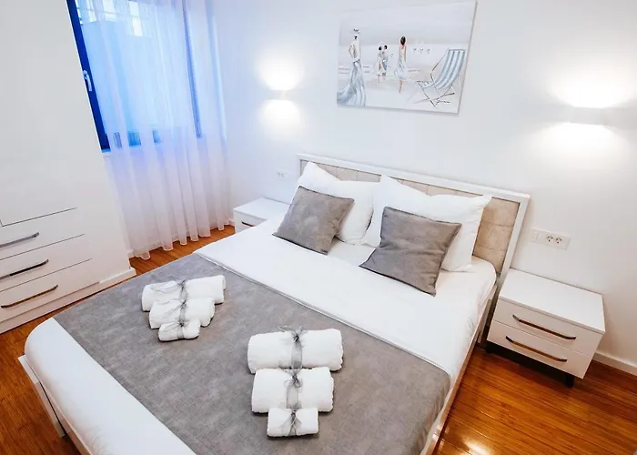 Isabela Prague With Front Apartman