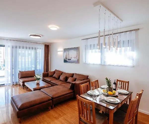 Isabela Prague With Front Apartman Zára