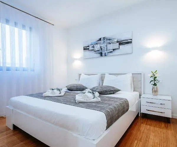 Isabela Prague With Front * Zára