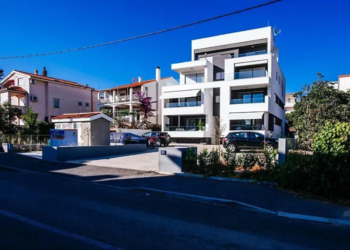 Isabela Prague With Front Zára