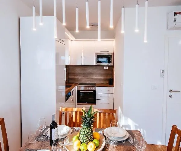 Isabela Prague With Front Apartman